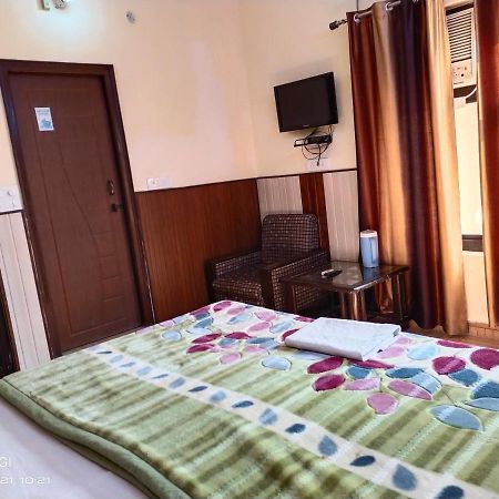 Hotel Vishla Palace By Uttarakhand Hotel Hospitality Narendra Nagar Esterno foto