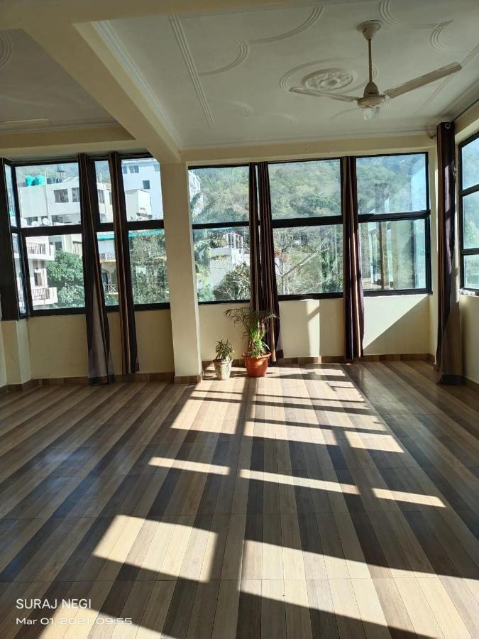 Hotel Vishla Palace By Uttarakhand Hotel Hospitality Narendra Nagar Esterno foto