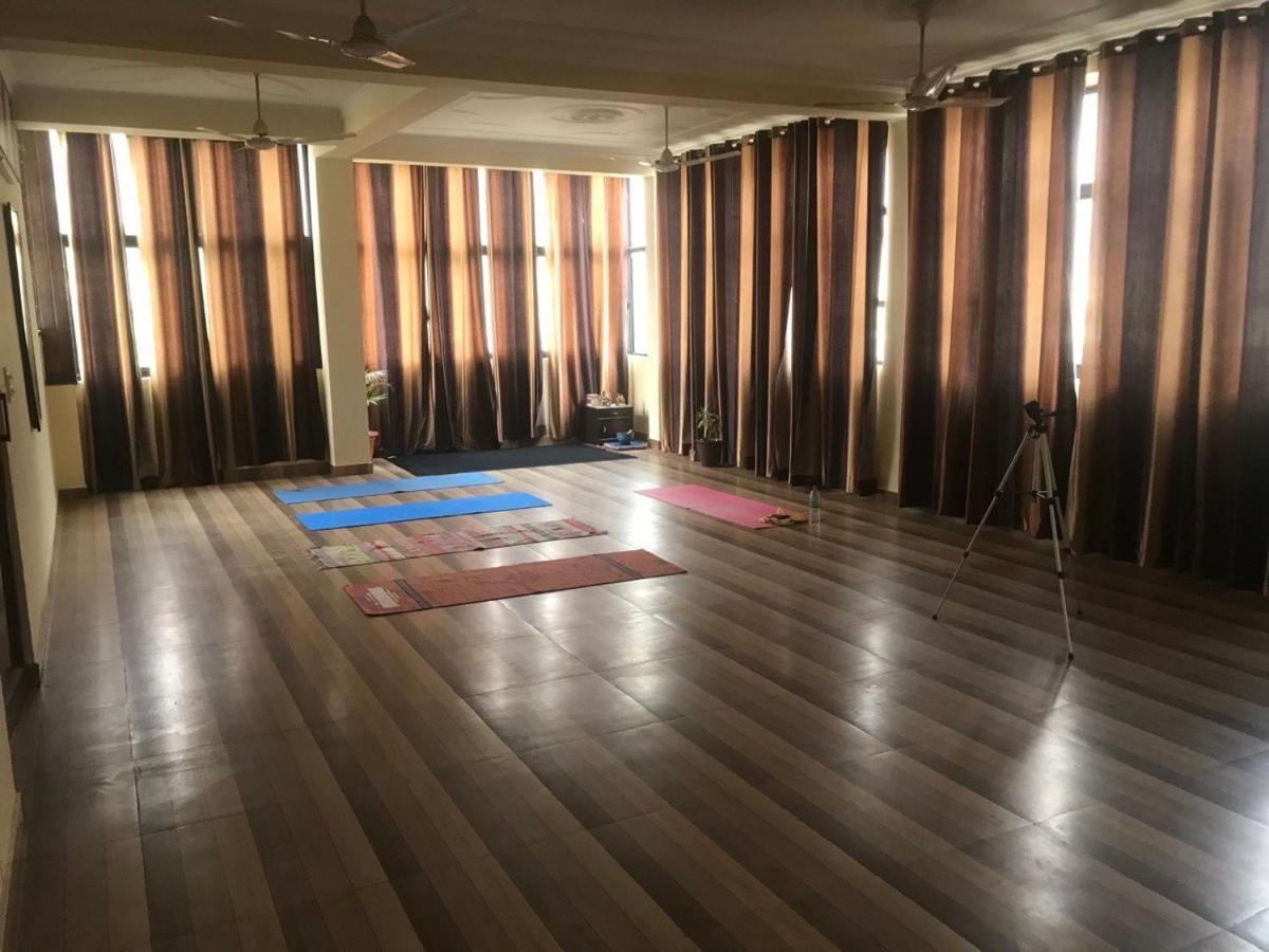 Hotel Vishla Palace By Uttarakhand Hotel Hospitality Narendra Nagar Esterno foto